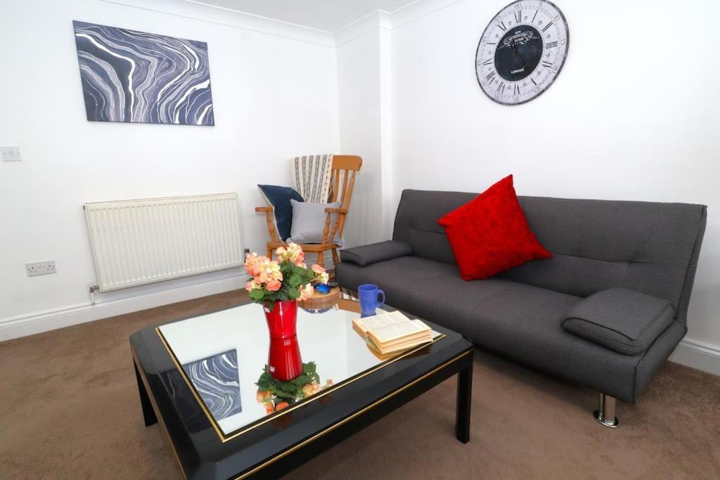 New Sunset Square Eastbourne 2 Bed Apartment, Long Stay Welcome Dış mekan fotoğraf