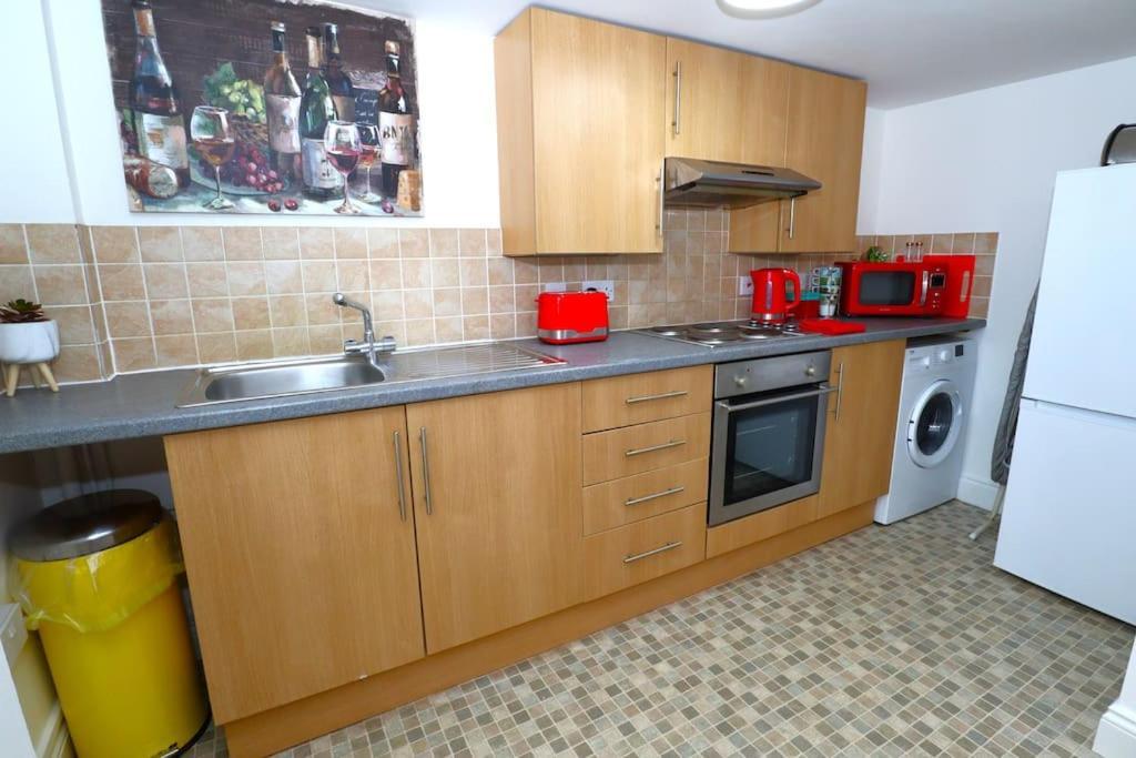 New Sunset Square Eastbourne 2 Bed Apartment, Long Stay Welcome Dış mekan fotoğraf
