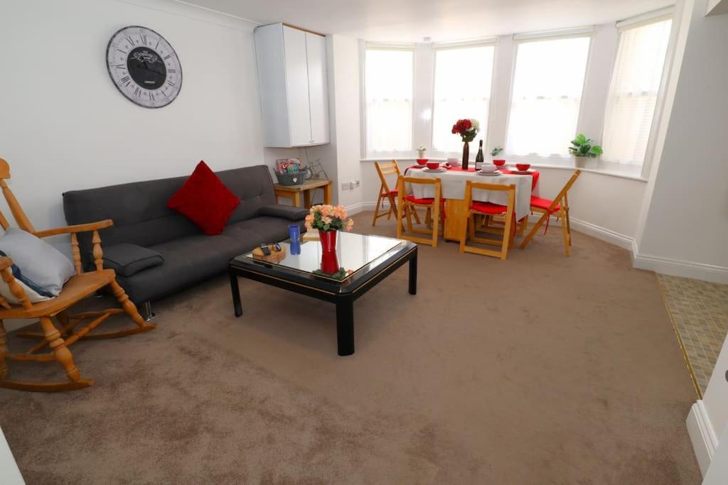 New Sunset Square Eastbourne 2 Bed Apartment, Long Stay Welcome Dış mekan fotoğraf