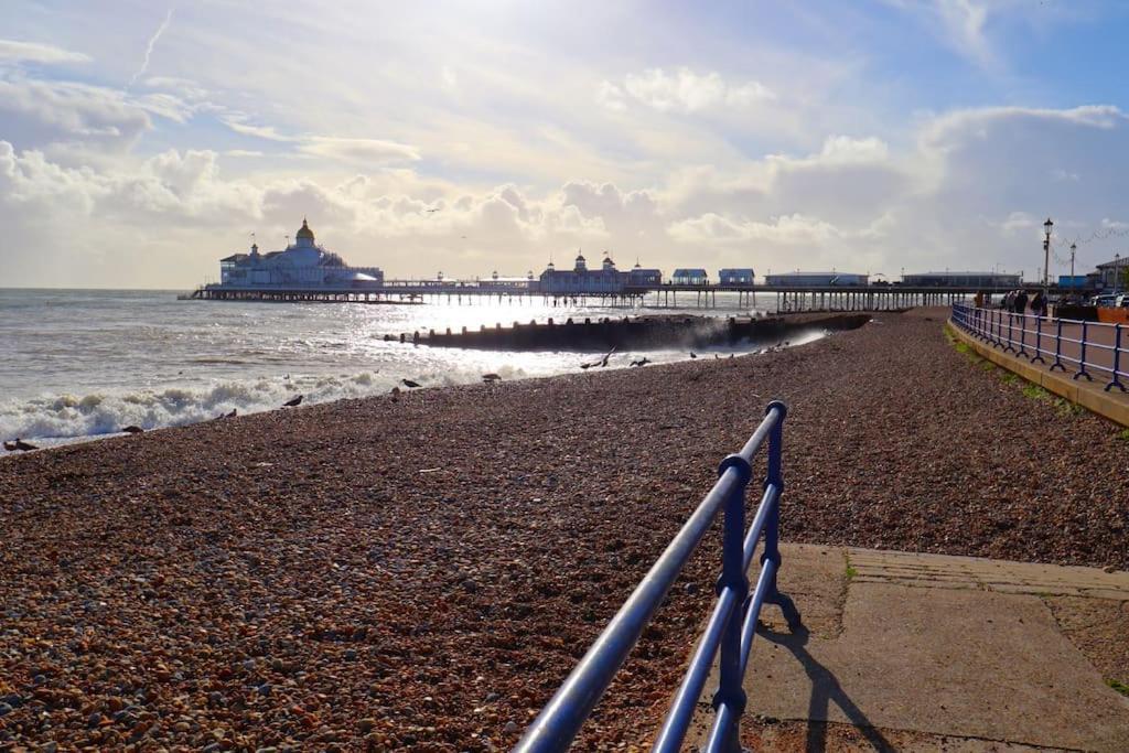 New Sunset Square Eastbourne 2 Bed Apartment, Long Stay Welcome Dış mekan fotoğraf