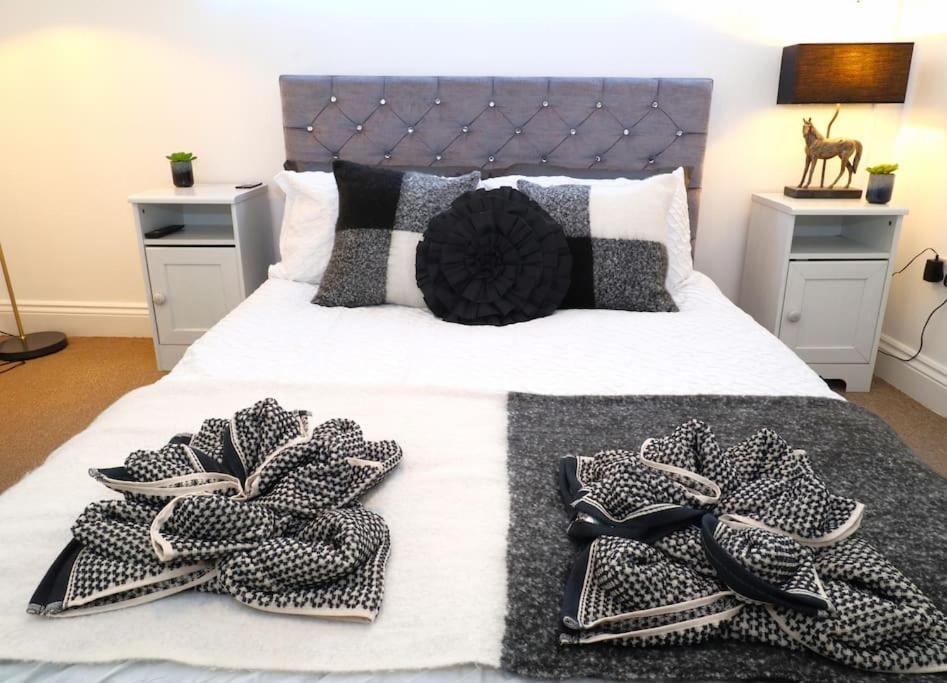New Sunset Square Eastbourne 2 Bed Apartment, Long Stay Welcome Dış mekan fotoğraf