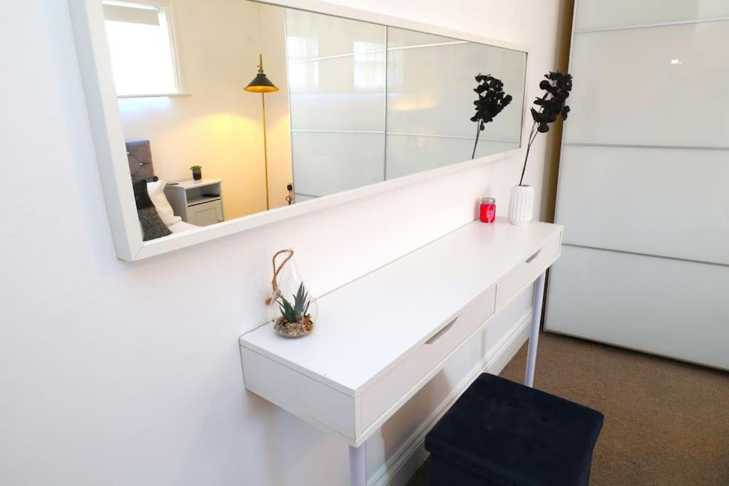 New Sunset Square Eastbourne 2 Bed Apartment, Long Stay Welcome Dış mekan fotoğraf